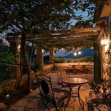 Fuer Drei Personen Apartamento Omiš